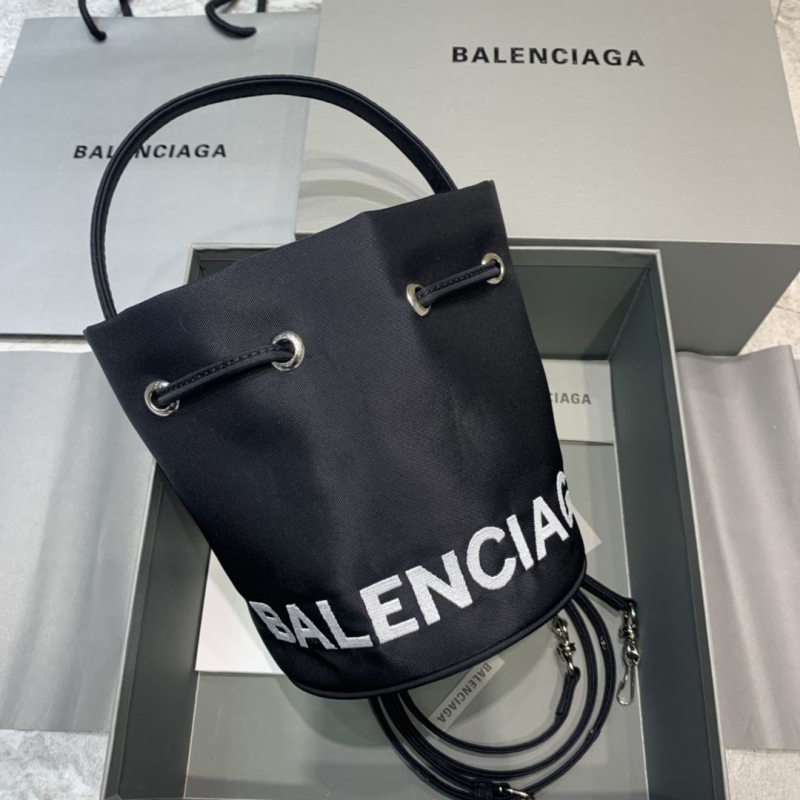 Ba*len*cia*ga bucket bags